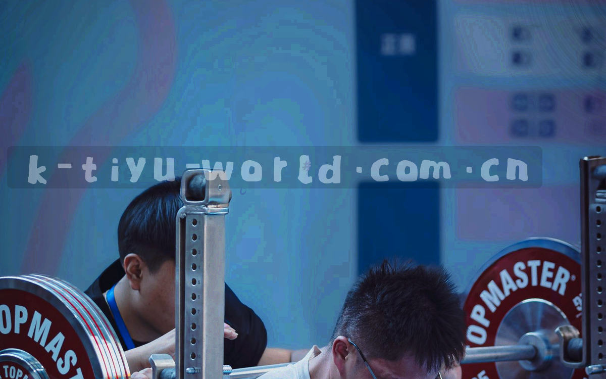 俯拍的笔记本与手绘数据表格线稿，笔迹为抽象横线，画面色调偏冷